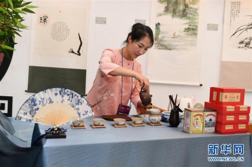 a tea master demonstrates chinese tea art at the “2022 see you at hangzhou” exhibition in jakarta, indonesia, on aug 18..jpg