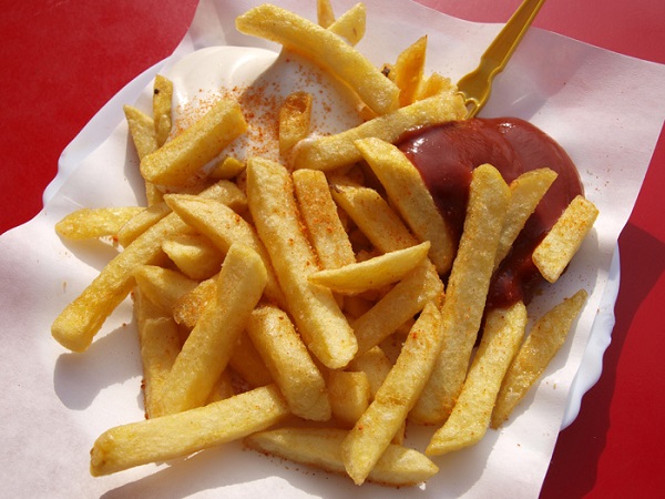 reaching for fried foods causes negative impact on mental health