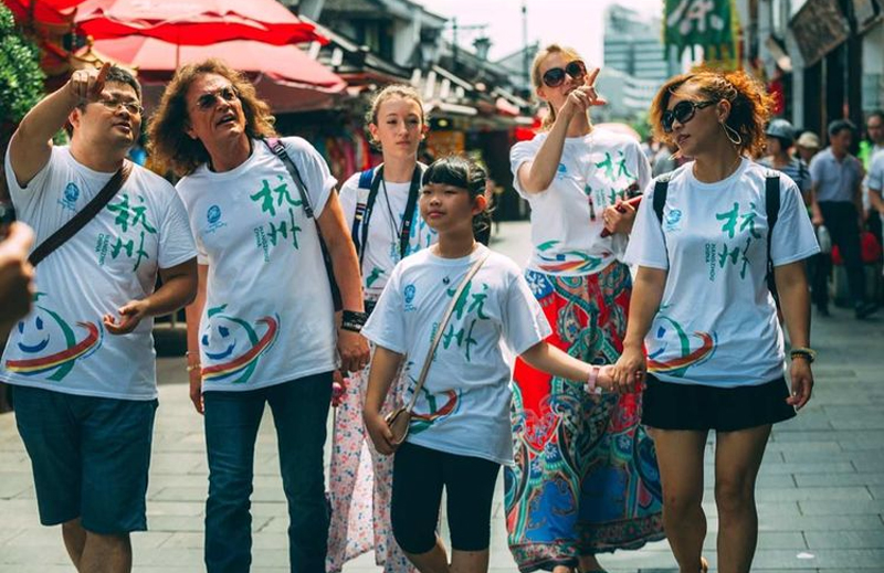 local taxi driver showcases hangzhou's hospitality with enthusiasm and language skills