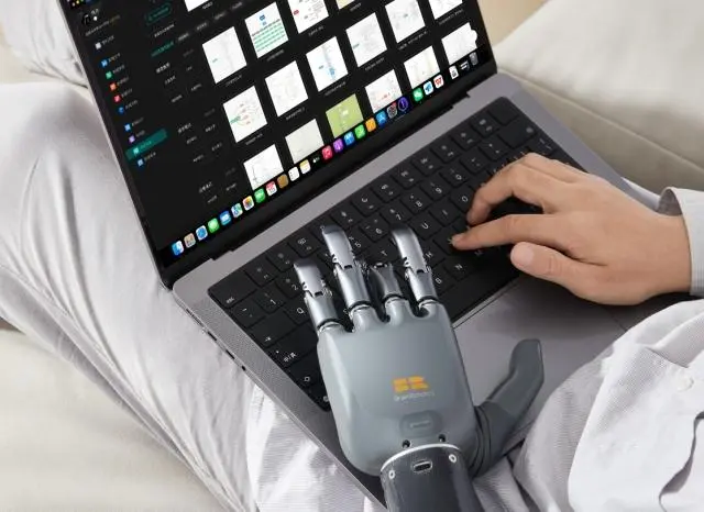 mind-controlled bionic hands with hangzhou wisdom enhance daily life