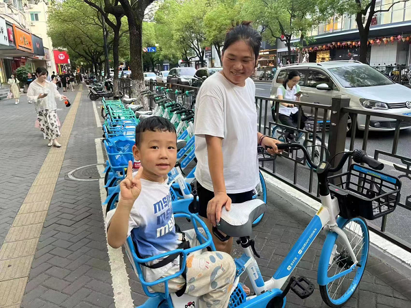 hangzhou introduces 'parent-child' shared bikes