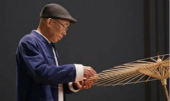 old man revives tradition of making oil-paper umbrellas