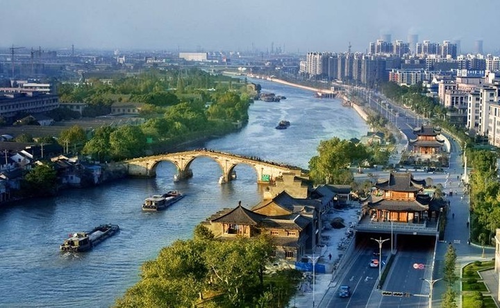 hangzhou's grand canal in the spotlight