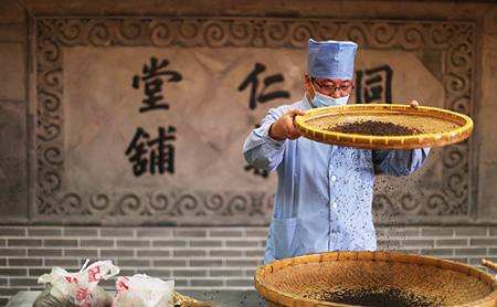 zhejiang stresses development of tcm industry