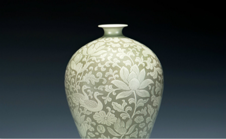 yue celadon on display at zhejiang provincial museum