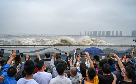 poem appreciation: watching qiantang river tide