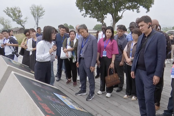 global city officials learn about hangzhou's history, modernization