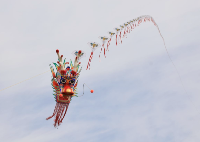 kite master flies 'asian games dragon'