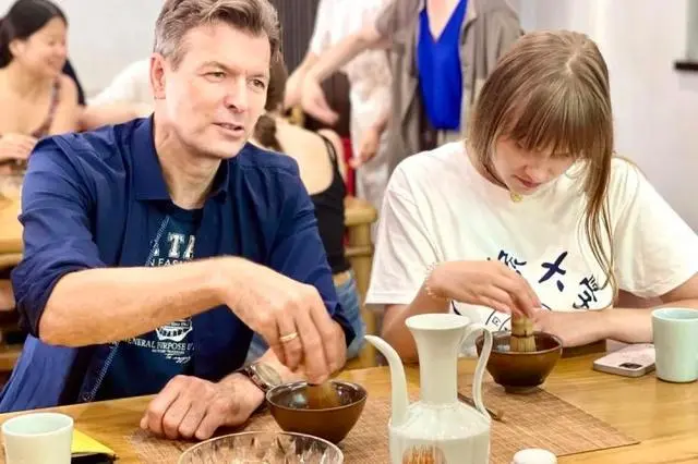 german students experience traditional tea culture in china